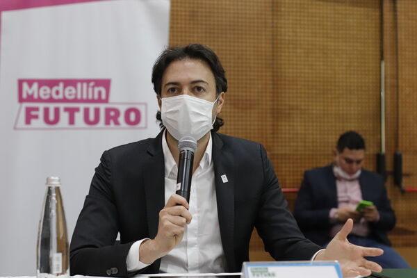 Reunion con el Concejo de Medellin para propuesta de ampliación del objeto social de EPM 
Reunion con el Concejo de Medellin para propuesta de ampliación del objeto social de EPM 
Fecha: Julio 7 de 2020
Para descargar esta fotografía en alta resolución, haga clic sobre la imagen hasta que la misma se despliegue en la pantalla completa; luego dé clic derecho y elija la opción "guardar imagen como".
En caso de publicación por cualquier medio, solicitamos acompañarla del crédito: "Foto EPM"
Palabras clave: Reunion con el Concejo de Medellin para propuesta de ampliación del objeto social de EPM