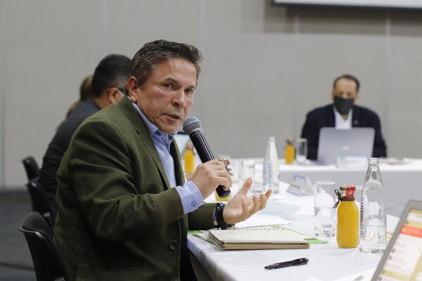 Reunion con el Concejo de Medellin para propuesta de ampliación del objeto social de EPM 
Reunion con el Concejo de Medellin para propuesta de ampliación del objeto social de EPM 
Fecha: Julio 7 de 2020
Para descargar esta fotografía en alta resolución, haga clic sobre la imagen hasta que la misma se despliegue en la pantalla completa; luego dé clic derecho y elija la opción "guardar imagen como".
En caso de publicación por cualquier medio, solicitamos acompañarla del crédito: "Foto EPM"
Palabras clave: Reunion con el Concejo de Medellin para propuesta de ampliación del objeto social de EPM