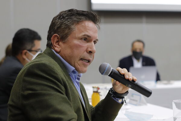 Reunion con el Concejo de Medellin para propuesta de ampliación del objeto social de EPM 
Reunion con el Concejo de Medellin para propuesta de ampliación del objeto social de EPM 
Fecha: Julio 7 de 2020
Para descargar esta fotografía en alta resolución, haga clic sobre la imagen hasta que la misma se despliegue en la pantalla completa; luego dé clic derecho y elija la opción "guardar imagen como".
En caso de publicación por cualquier medio, solicitamos acompañarla del crédito: "Foto EPM"
Palabras clave: Reunion con el Concejo de Medellin para propuesta de ampliación del objeto social de EPM