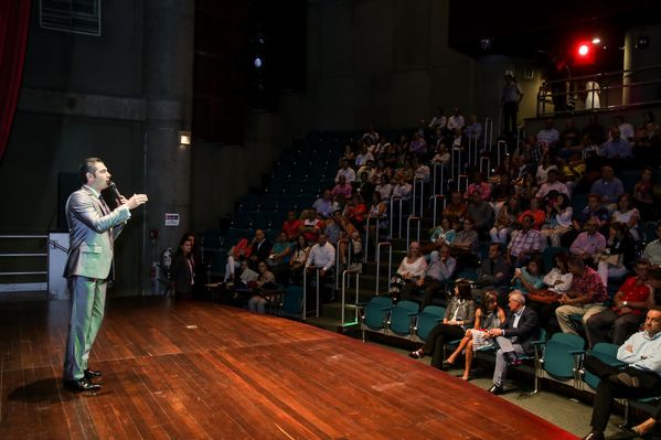 Celebración años de servicio
Celebración años de servicio    
Fecha: Julio 8 de 2015. Lugar: Medellín, EPM - Auditorio Himerio Pérez
Para descargar esta fotografía en alta resolución, haga clic sobre la imagen hasta que la misma se despliegue en la pantalla completa; luego dé clic derecho y elija la opción "guardar imagen como". 
En caso de publicación por cualquier medio, solicitamos acompañarla del crédito: "Foto EPM"

Palabras clave: Celebración años servicio