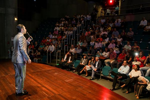 Celebración años de servicio
Celebración años de servicio    
Fecha: Julio 8 de 2015. Lugar: Medellín, EPM - Auditorio Himerio Pérez
Para descargar esta fotografía en alta resolución, haga clic sobre la imagen hasta que la misma se despliegue en la pantalla completa; luego dé clic derecho y elija la opción "guardar imagen como". 
En caso de publicación por cualquier medio, solicitamos acompañarla del crédito: "Foto EPM"

Palabras clave: Celebración años servicio