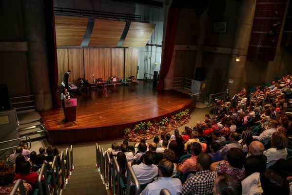 Celebración años de servicio
Celebración años de servicio    
Fecha: Julio 8 de 2015. Lugar: Medellín, EPM - Auditorio Himerio Pérez
Para descargar esta fotografía en alta resolución, haga clic sobre la imagen hasta que la misma se despliegue en la pantalla completa; luego dé clic derecho y elija la opción "guardar imagen como". 
En caso de publicación por cualquier medio, solicitamos acompañarla del crédito: "Foto EPM"

Palabras clave: Celebración años servicio