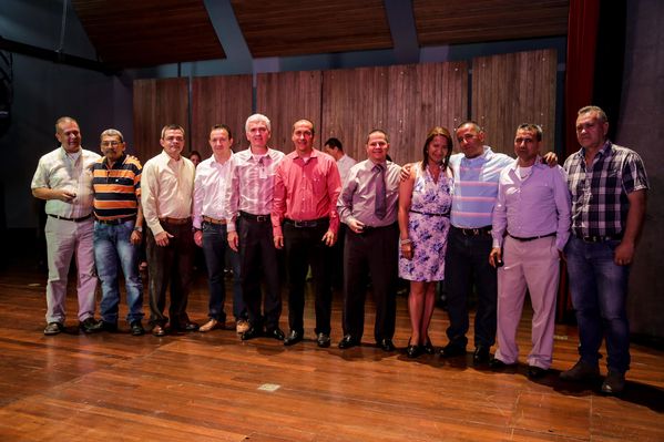 Celebración años de servicio
Celebración años de servicio    
Fecha: Julio 8 de 2015. Lugar: Medellín, EPM - Auditorio Himerio Pérez
Para descargar esta fotografía en alta resolución, haga clic sobre la imagen hasta que la misma se despliegue en la pantalla completa; luego dé clic derecho y elija la opción "guardar imagen como". 
En caso de publicación por cualquier medio, solicitamos acompañarla del crédito: "Foto EPM"

Palabras clave: Celebración años servicio