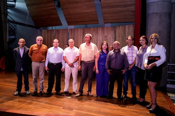 Celebración años de servicio
Celebración años de servicio    
Fecha: Julio 8 de 2015. Lugar: Medellín, EPM - Auditorio Himerio Pérez
Para descargar esta fotografía en alta resolución, haga clic sobre la imagen hasta que la misma se despliegue en la pantalla completa; luego dé clic derecho y elija la opción "guardar imagen como". 
En caso de publicación por cualquier medio, solicitamos acompañarla del crédito: "Foto EPM"

Palabras clave: Celebración años servicio