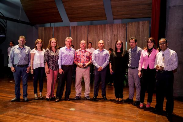 Celebración años de servicio
Celebración años de servicio    
Fecha: Julio 8 de 2015. Lugar: Medellín, EPM - Auditorio Himerio Pérez
Para descargar esta fotografía en alta resolución, haga clic sobre la imagen hasta que la misma se despliegue en la pantalla completa; luego dé clic derecho y elija la opción "guardar imagen como". 
En caso de publicación por cualquier medio, solicitamos acompañarla del crédito: "Foto EPM"

Palabras clave: Celebración años servicio