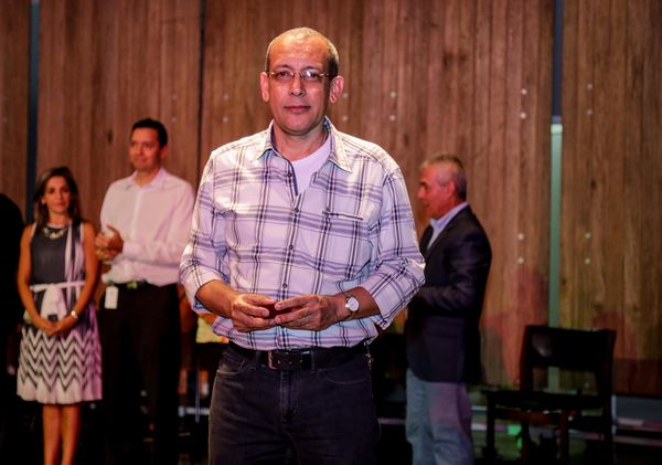 Celebración años de servicio
Celebración años de servicio    
Fecha: Julio 8 de 2015. Lugar: Medellín, EPM - Auditorio Himerio Pérez
Para descargar esta fotografía en alta resolución, haga clic sobre la imagen hasta que la misma se despliegue en la pantalla completa; luego dé clic derecho y elija la opción "guardar imagen como". 
En caso de publicación por cualquier medio, solicitamos acompañarla del crédito: "Foto EPM"

Palabras clave: Celebración años servicio
