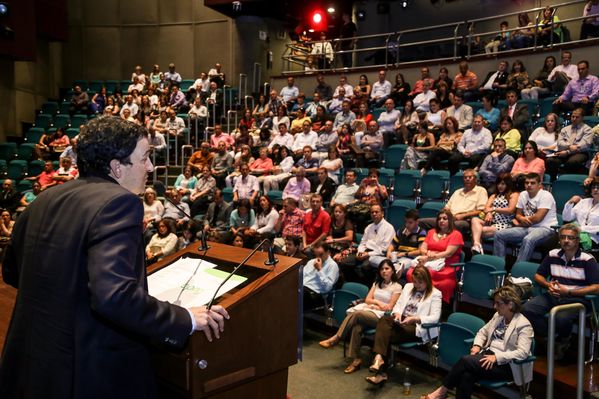 Celebración años de servicio
Celebración años de servicio    
Fecha: Julio 8 de 2015. Lugar: Medellín, EPM - Auditorio Himerio Pérez
Para descargar esta fotografía en alta resolución, haga clic sobre la imagen hasta que la misma se despliegue en la pantalla completa; luego dé clic derecho y elija la opción "guardar imagen como". 
En caso de publicación por cualquier medio, solicitamos acompañarla del crédito: "Foto EPM"

Palabras clave: Celebración años servicio