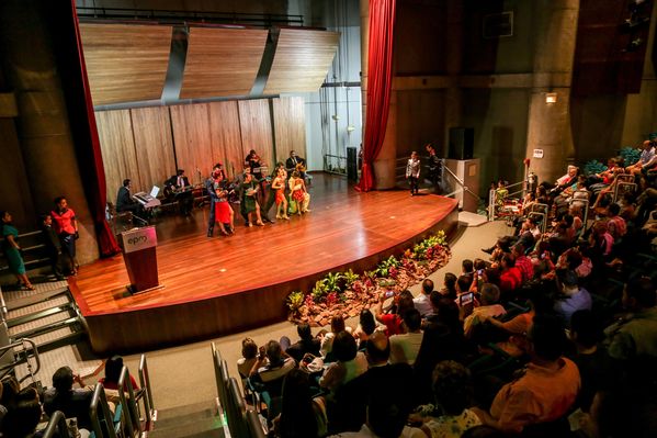 Celebración años de servicio
Celebración años de servicio    
Fecha: Julio 8 de 2015. Lugar: Medellín, EPM - Auditorio Himerio Pérez
Para descargar esta fotografía en alta resolución, haga clic sobre la imagen hasta que la misma se despliegue en la pantalla completa; luego dé clic derecho y elija la opción "guardar imagen como". 
En caso de publicación por cualquier medio, solicitamos acompañarla del crédito: "Foto EPM"

Palabras clave: Celebración años servicio