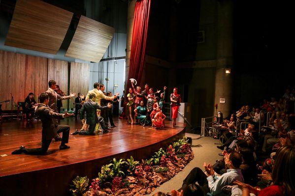 Celebración años de servicio
Celebración años de servicio    
Fecha: Julio 8 de 2015. Lugar: Medellín, EPM - Auditorio Himerio Pérez
Para descargar esta fotografía en alta resolución, haga clic sobre la imagen hasta que la misma se despliegue en la pantalla completa; luego dé clic derecho y elija la opción "guardar imagen como". 
En caso de publicación por cualquier medio, solicitamos acompañarla del crédito: "Foto EPM"

Palabras clave: Celebración años servicio