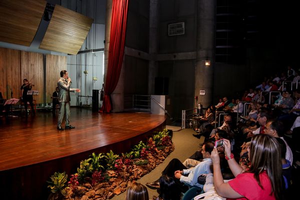 Celebración años de servicio
Celebración años de servicio    
Fecha: Julio 8 de 2015. Lugar: Medellín, EPM - Auditorio Himerio Pérez
Para descargar esta fotografía en alta resolución, haga clic sobre la imagen hasta que la misma se despliegue en la pantalla completa; luego dé clic derecho y elija la opción "guardar imagen como". 
En caso de publicación por cualquier medio, solicitamos acompañarla del crédito: "Foto EPM"

Palabras clave: Celebración años servicio