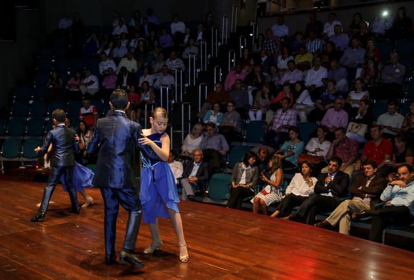 Celebración años de servicio
Celebración años de servicio    
Fecha: Julio 8 de 2015. Lugar: Medellín, EPM - Auditorio Himerio Pérez
Para descargar esta fotografía en alta resolución, haga clic sobre la imagen hasta que la misma se despliegue en la pantalla completa; luego dé clic derecho y elija la opción "guardar imagen como". 
En caso de publicación por cualquier medio, solicitamos acompañarla del crédito: "Foto EPM"

Palabras clave: Celebración años servicio