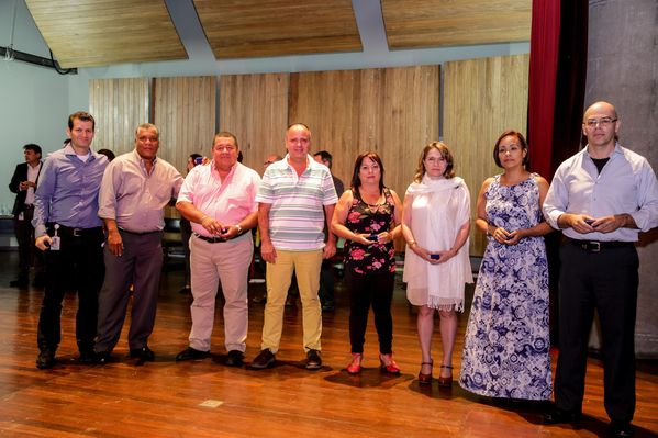Celebración años de servicio
Celebración años de servicio    
Fecha: Julio 8 de 2015. Lugar: Medellín, EPM - Auditorio Himerio Pérez
Para descargar esta fotografía en alta resolución, haga clic sobre la imagen hasta que la misma se despliegue en la pantalla completa; luego dé clic derecho y elija la opción "guardar imagen como". 
En caso de publicación por cualquier medio, solicitamos acompañarla del crédito: "Foto EPM"

Palabras clave: Celebración años servicio