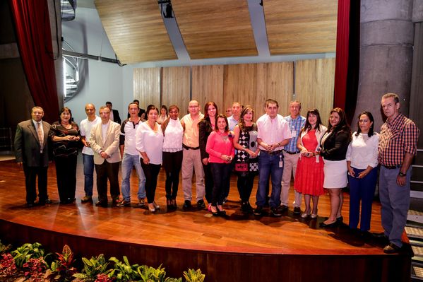 Celebración años de servicio
Celebración años de servicio    
Fecha: Julio 8 de 2015. Lugar: Medellín, EPM - Auditorio Himerio Pérez
Para descargar esta fotografía en alta resolución, haga clic sobre la imagen hasta que la misma se despliegue en la pantalla completa; luego dé clic derecho y elija la opción "guardar imagen como". 
En caso de publicación por cualquier medio, solicitamos acompañarla del crédito: "Foto EPM"

Palabras clave: Celebración años servicio