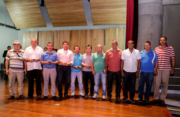 Celebración años de servicio
Celebración años de servicio    
Fecha: Julio 8 de 2015. Lugar: Medellín, EPM - Auditorio Himerio Pérez
Para descargar esta fotografía en alta resolución, haga clic sobre la imagen hasta que la misma se despliegue en la pantalla completa; luego dé clic derecho y elija la opción "guardar imagen como". 
En caso de publicación por cualquier medio, solicitamos acompañarla del crédito: "Foto EPM"

Palabras clave: Celebración años servicio