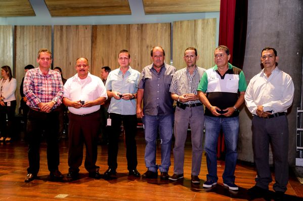 Celebración años de servicio
Celebración años de servicio    
Fecha: Julio 8 de 2015. Lugar: Medellín, EPM - Auditorio Himerio Pérez
Para descargar esta fotografía en alta resolución, haga clic sobre la imagen hasta que la misma se despliegue en la pantalla completa; luego dé clic derecho y elija la opción "guardar imagen como". 
En caso de publicación por cualquier medio, solicitamos acompañarla del crédito: "Foto EPM"

Palabras clave: Celebración años servicio