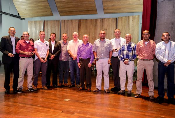 Celebración años de servicio
Celebración años de servicio    
Fecha: Julio 8 de 2015. Lugar: Medellín, EPM - Auditorio Himerio Pérez
Para descargar esta fotografía en alta resolución, haga clic sobre la imagen hasta que la misma se despliegue en la pantalla completa; luego dé clic derecho y elija la opción "guardar imagen como". 
En caso de publicación por cualquier medio, solicitamos acompañarla del crédito: "Foto EPM"

Palabras clave: Celebración años servicio