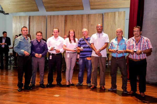 Celebración años de servicio
Celebración años de servicio    
Fecha: Julio 8 de 2015. Lugar: Medellín, EPM - Auditorio Himerio Pérez
Para descargar esta fotografía en alta resolución, haga clic sobre la imagen hasta que la misma se despliegue en la pantalla completa; luego dé clic derecho y elija la opción "guardar imagen como". 
En caso de publicación por cualquier medio, solicitamos acompañarla del crédito: "Foto EPM"

Palabras clave: Celebración años servicio