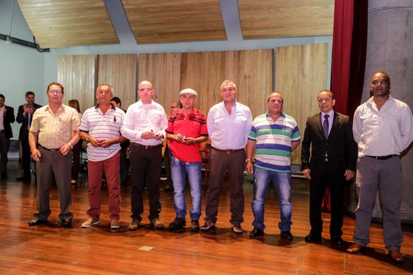 Celebración años de servicio
Celebración años de servicio    
Fecha: Julio 8 de 2015. Lugar: Medellín, EPM - Auditorio Himerio Pérez
Para descargar esta fotografía en alta resolución, haga clic sobre la imagen hasta que la misma se despliegue en la pantalla completa; luego dé clic derecho y elija la opción "guardar imagen como". 
En caso de publicación por cualquier medio, solicitamos acompañarla del crédito: "Foto EPM"

Palabras clave: Celebración años servicio