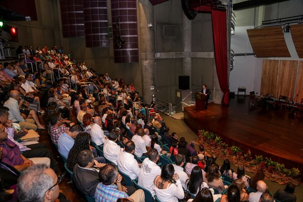 Celebración años de servicio
Celebración años de servicio    
Fecha: Julio 8 de 2015. Lugar: Medellín, EPM - Auditorio Himerio Pérez
Para descargar esta fotografía en alta resolución, haga clic sobre la imagen hasta que la misma se despliegue en la pantalla completa; luego dé clic derecho y elija la opción "guardar imagen como". 
En caso de publicación por cualquier medio, solicitamos acompañarla del crédito: "Foto EPM"

Palabras clave: Celebración años servicio