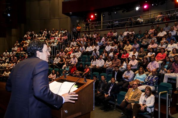 Celebración años de servicio
Celebración años de servicio    
Fecha: Julio 8 de 2015. Lugar: Medellín, EPM - Auditorio Himerio Pérez
Para descargar esta fotografía en alta resolución, haga clic sobre la imagen hasta que la misma se despliegue en la pantalla completa; luego dé clic derecho y elija la opción "guardar imagen como". 
En caso de publicación por cualquier medio, solicitamos acompañarla del crédito: "Foto EPM"

Palabras clave: Celebración años servicio