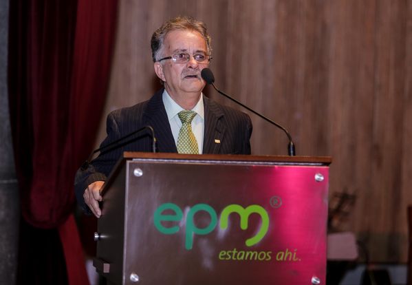 Celebración años de servicio
Celebración años de servicio    
Fecha: Julio 8 de 2015. Lugar: Medellín, EPM - Auditorio Himerio Pérez
Para descargar esta fotografía en alta resolución, haga clic sobre la imagen hasta que la misma se despliegue en la pantalla completa; luego dé clic derecho y elija la opción "guardar imagen como". 
En caso de publicación por cualquier medio, solicitamos acompañarla del crédito: "Foto EPM"

Palabras clave: Celebración años servicio