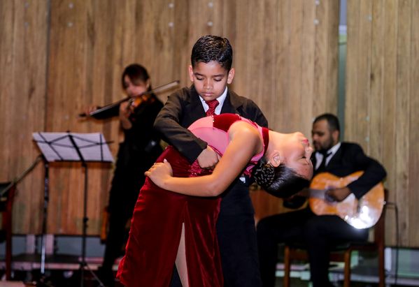 Celebración años de servicio
Celebración años de servicio    
Fecha: Julio 8 de 2015. Lugar: Medellín, EPM - Auditorio Himerio Pérez
Para descargar esta fotografía en alta resolución, haga clic sobre la imagen hasta que la misma se despliegue en la pantalla completa; luego dé clic derecho y elija la opción "guardar imagen como". 
En caso de publicación por cualquier medio, solicitamos acompañarla del crédito: "Foto EPM"

Palabras clave: Celebración años servicio