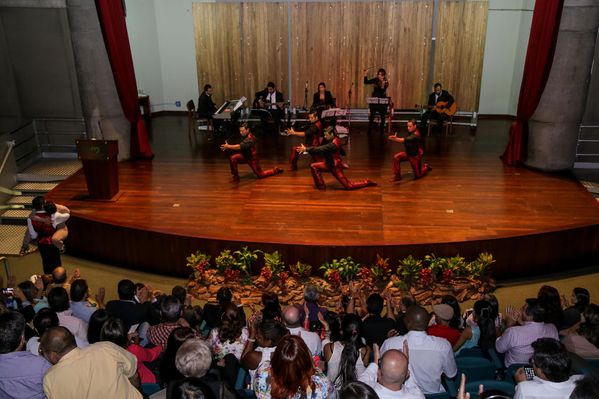Celebración años de servicio
Celebración años de servicio    
Fecha: Julio 8 de 2015. Lugar: Medellín, EPM - Auditorio Himerio Pérez
Para descargar esta fotografía en alta resolución, haga clic sobre la imagen hasta que la misma se despliegue en la pantalla completa; luego dé clic derecho y elija la opción "guardar imagen como". 
En caso de publicación por cualquier medio, solicitamos acompañarla del crédito: "Foto EPM"

Palabras clave: Celebración años servicio