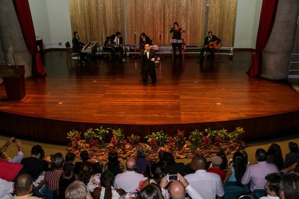 Celebración años de servicio
Celebración años de servicio    
Fecha: Julio 8 de 2015. Lugar: Medellín, EPM - Auditorio Himerio Pérez
Para descargar esta fotografía en alta resolución, haga clic sobre la imagen hasta que la misma se despliegue en la pantalla completa; luego dé clic derecho y elija la opción "guardar imagen como". 
En caso de publicación por cualquier medio, solicitamos acompañarla del crédito: "Foto EPM"

Palabras clave: Celebración años servicio
