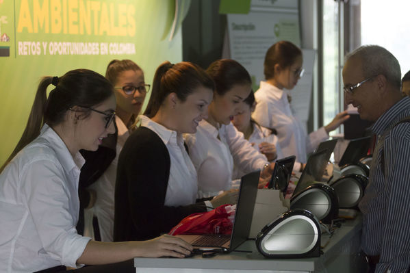 Semana Ambiental 2017
Semana Ambiental 2017
Fecha: Junio 22 de 2017
Para descargar esta fotografía en alta resolución, haga clic sobre la imagen hasta que la misma se despliegue en la pantalla completa; luego dé clic derecho y elija la opción "guardar imagen como". 
En caso de publicación por cualquier medio, solicitamos acompañarla del crédito: "Foto EPM"
Palabras clave: Semana Ambiental 2017