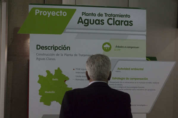 Semana Ambiental 2017
Semana Ambiental 2017
Fecha: Junio 22 de 2017
Para descargar esta fotografía en alta resolución, haga clic sobre la imagen hasta que la misma se despliegue en la pantalla completa; luego dé clic derecho y elija la opción "guardar imagen como". 
En caso de publicación por cualquier medio, solicitamos acompañarla del crédito: "Foto EPM"
Palabras clave: Semana Ambiental 2017