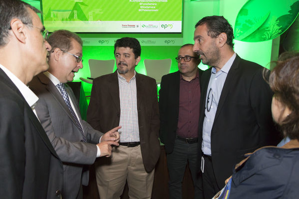 Semana Ambiental 2017
Semana Ambiental 2017
Fecha: Junio 22 de 2017
Para descargar esta fotografía en alta resolución, haga clic sobre la imagen hasta que la misma se despliegue en la pantalla completa; luego dé clic derecho y elija la opción "guardar imagen como". 
En caso de publicación por cualquier medio, solicitamos acompañarla del crédito: "Foto EPM"
Palabras clave: Semana Ambiental 2017