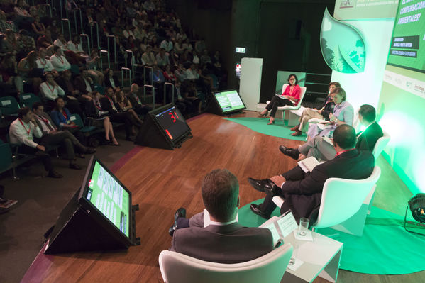 Semana Ambiental 2017
Semana Ambiental 2017
Fecha: Junio 22 de 2017
Para descargar esta fotografía en alta resolución, haga clic sobre la imagen hasta que la misma se despliegue en la pantalla completa; luego dé clic derecho y elija la opción "guardar imagen como". 
En caso de publicación por cualquier medio, solicitamos acompañarla del crédito: "Foto EPM"
Palabras clave: Semana Ambiental 2017
