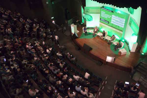 Semana Ambiental 2017
Semana Ambiental 2017
Fecha: Junio 22 de 2017
Para descargar esta fotografía en alta resolución, haga clic sobre la imagen hasta que la misma se despliegue en la pantalla completa; luego dé clic derecho y elija la opción "guardar imagen como". 
En caso de publicación por cualquier medio, solicitamos acompañarla del crédito: "Foto EPM"
Palabras clave: Semana Ambiental 2017