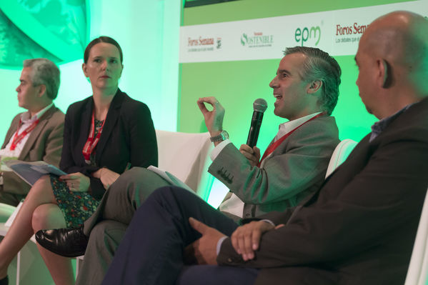Semana Ambiental 2017
Semana Ambiental 2017
Fecha: Junio 22 de 2017
Para descargar esta fotografía en alta resolución, haga clic sobre la imagen hasta que la misma se despliegue en la pantalla completa; luego dé clic derecho y elija la opción "guardar imagen como". 
En caso de publicación por cualquier medio, solicitamos acompañarla del crédito: "Foto EPM"
Palabras clave: Semana Ambiental 2017