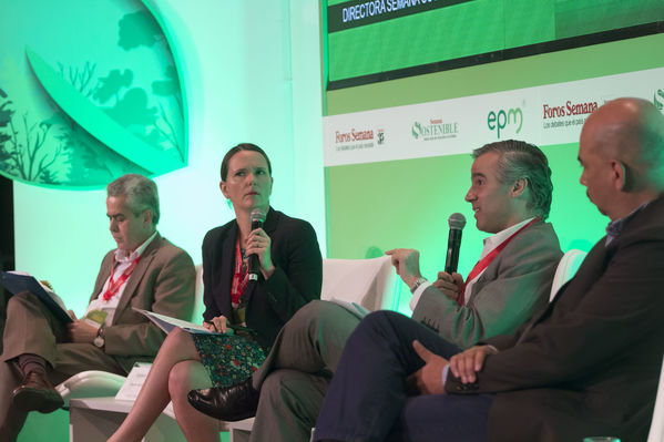 Semana Ambiental 2017
Semana Ambiental 2017
Fecha: Junio 22 de 2017
Para descargar esta fotografía en alta resolución, haga clic sobre la imagen hasta que la misma se despliegue en la pantalla completa; luego dé clic derecho y elija la opción "guardar imagen como". 
En caso de publicación por cualquier medio, solicitamos acompañarla del crédito: "Foto EPM"
Palabras clave: Semana Ambiental 2017