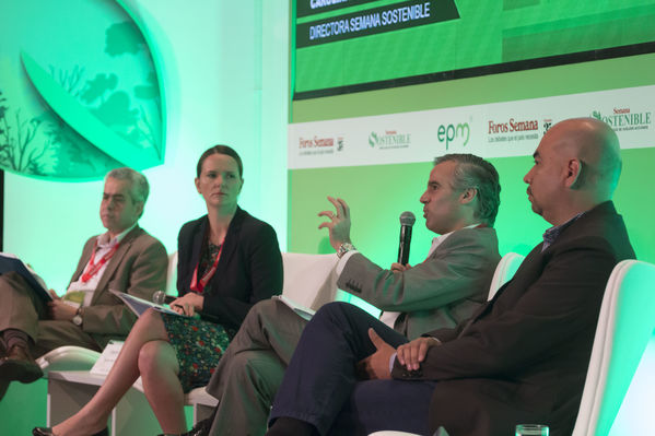 Semana Ambiental 2017
Semana Ambiental 2017
Fecha: Junio 22 de 2017
Para descargar esta fotografía en alta resolución, haga clic sobre la imagen hasta que la misma se despliegue en la pantalla completa; luego dé clic derecho y elija la opción "guardar imagen como". 
En caso de publicación por cualquier medio, solicitamos acompañarla del crédito: "Foto EPM"
Palabras clave: Semana Ambiental 2017