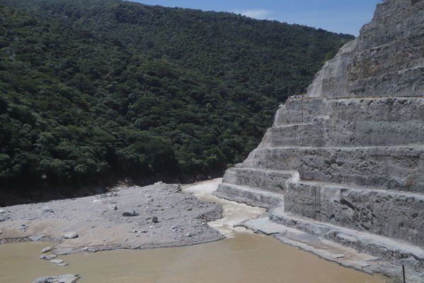 Recorrido obras proyecto hidroeléctrico Ituango Presidente Electo Colombia Iván Duque
Recorrido obras proyecto hidroeléctrico Ituango del Presidente Electo de Colombia, Iván Duque.
Fecha: Junio 25 de 2017. 
Para descargar esta fotografía en alta resolución, haga clic sobre la imagen hasta que la misma se despliegue en la pantalla completa; luego dé clic derecho y elija la opción "guardar imagen como". 
En caso de publicación por cualquier medio, solicitamos acompañarla del crédito: "Foto EPM"
Palabras clave: Recorrido obras proyecto hidroeléctrico Ituango Presidente Electo Colombia Iván Duque