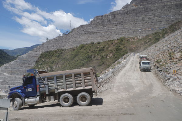 Recorrido obras proyecto hidroeléctrico Ituango Presidente Electo Colombia Iván Duque
Recorrido obras proyecto hidroeléctrico Ituango del Presidente Electo de Colombia, Iván Duque.
Fecha: Junio 25 de 2017. 
Para descargar esta fotografía en alta resolución, haga clic sobre la imagen hasta que la misma se despliegue en la pantalla completa; luego dé clic derecho y elija la opción "guardar imagen como". 
En caso de publicación por cualquier medio, solicitamos acompañarla del crédito: "Foto EPM"
Palabras clave: Recorrido obras proyecto hidroeléctrico Ituango Presidente Electo Colombia Iván Duque