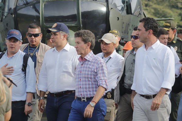 Recorrido obras proyecto hidroeléctrico Ituango Presidente Electo Colombia Iván Duque
Recorrido obras proyecto hidroeléctrico Ituango del Presidente Electo de Colombia, Iván Duque.
Fecha: Junio 25 de 2017. 
Para descargar esta fotografía en alta resolución, haga clic sobre la imagen hasta que la misma se despliegue en la pantalla completa; luego dé clic derecho y elija la opción "guardar imagen como". 
En caso de publicación por cualquier medio, solicitamos acompañarla del crédito: "Foto EPM"
Palabras clave: Recorrido obras proyecto hidroeléctrico Ituango Presidente Electo Colombia Iván Duque