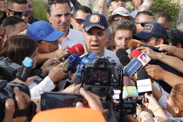 Recorrido obras proyecto hidroeléctrico Ituango Presidente Electo Colombia Iván Duque
Recorrido obras proyecto hidroeléctrico Ituango del Presidente Electo de Colombia, Iván Duque.
Fecha: Junio 25 de 2017. 
Para descargar esta fotografía en alta resolución, haga clic sobre la imagen hasta que la misma se despliegue en la pantalla completa; luego dé clic derecho y elija la opción "guardar imagen como". 
En caso de publicación por cualquier medio, solicitamos acompañarla del crédito: "Foto EPM"
Palabras clave: Recorrido obras proyecto hidroeléctrico Ituango Presidente Electo Colombia Iván Duque