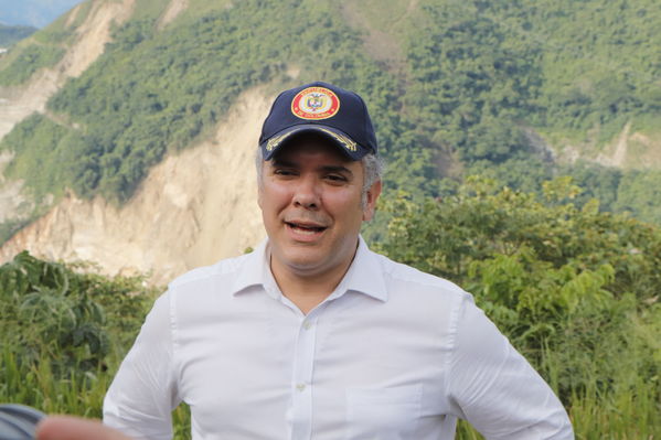 Recorrido obras proyecto hidroeléctrico Ituango Presidente Electo Colombia Iván Duque
Recorrido obras proyecto hidroeléctrico Ituango del Presidente Electo de Colombia, Iván Duque.
Fecha: Junio 25 de 2017. 
Para descargar esta fotografía en alta resolución, haga clic sobre la imagen hasta que la misma se despliegue en la pantalla completa; luego dé clic derecho y elija la opción "guardar imagen como". 
En caso de publicación por cualquier medio, solicitamos acompañarla del crédito: "Foto EPM"
Palabras clave: Recorrido obras proyecto hidroeléctrico Ituango Presidente Electo Colombia Iván Duque