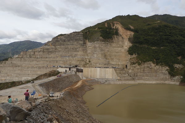 Recorrido obras proyecto hidroeléctrico Ituango Presidente Electo Colombia Iván Duque
Recorrido obras proyecto hidroeléctrico Ituango del Presidente Electo de Colombia, Iván Duque.
Fecha: Junio 25 de 2017. 
Para descargar esta fotografía en alta resolución, haga clic sobre la imagen hasta que la misma se despliegue en la pantalla completa; luego dé clic derecho y elija la opción "guardar imagen como". 
En caso de publicación por cualquier medio, solicitamos acompañarla del crédito: "Foto EPM"
Palabras clave: Recorrido obras proyecto hidroeléctrico Ituango Presidente Electo Colombia Iván Duque