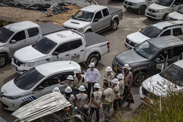 Visita tanque El Capiro Envigado
Visita tanque El Capiro Envigado
Fecha: Junio 28 2021
Para descargar esta fotografía en alta resolución, haga clic sobre la imagen hasta que la misma se despliegue en la pantalla completa; luego dé clic derecho y elija la opción "guardar imagen como". 
En caso de publicación por cualquier medio, solicitamos acompañarla del crédito: "Foto EPM"
Palabras clave: Visita tanque Capiro Envigado
