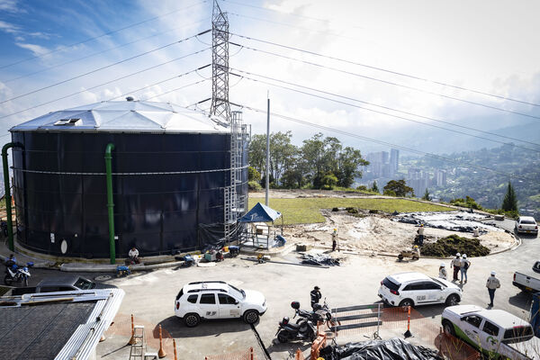 Visita tanque El Capiro Envigado
Visita tanque El Capiro Envigado
Fecha: Junio 28 2021
Para descargar esta fotografía en alta resolución, haga clic sobre la imagen hasta que la misma se despliegue en la pantalla completa; luego dé clic derecho y elija la opción "guardar imagen como". 
En caso de publicación por cualquier medio, solicitamos acompañarla del crédito: "Foto EPM"
Palabras clave: Visita tanque Capiro Envigado