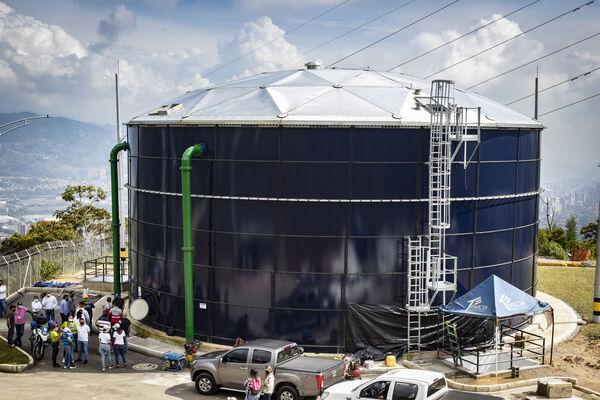 Visita tanque El Capiro Envigado
Visita tanque El Capiro Envigado
Fecha: Junio 28 2021
Para descargar esta fotografía en alta resolución, haga clic sobre la imagen hasta que la misma se despliegue en la pantalla completa; luego dé clic derecho y elija la opción "guardar imagen como". 
En caso de publicación por cualquier medio, solicitamos acompañarla del crédito: "Foto EPM"
Palabras clave: Visita tanque Capiro Envigado