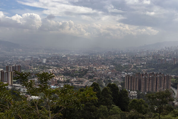Visita tanque El Capiro Envigado
Visita tanque El Capiro Envigado
Fecha: Junio 28 2021
Para descargar esta fotografía en alta resolución, haga clic sobre la imagen hasta que la misma se despliegue en la pantalla completa; luego dé clic derecho y elija la opción "guardar imagen como". 
En caso de publicación por cualquier medio, solicitamos acompañarla del crédito: "Foto EPM"
Palabras clave: Visita tanque Capiro Envigado