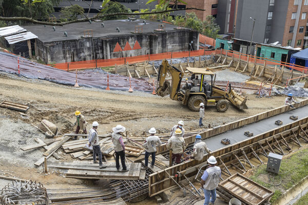 Visita tanque El Capiro Envigado
Visita tanque El Capiro Envigado
Fecha: Junio 28 2021
Para descargar esta fotografía en alta resolución, haga clic sobre la imagen hasta que la misma se despliegue en la pantalla completa; luego dé clic derecho y elija la opción "guardar imagen como". 
En caso de publicación por cualquier medio, solicitamos acompañarla del crédito: "Foto EPM"
Palabras clave: Visita tanque Capiro Envigado
