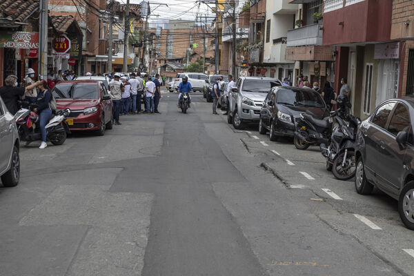 Visita tanque El Capiro Envigado
Visita tanque El Capiro Envigado
Fecha: Junio 28 2021
Para descargar esta fotografía en alta resolución, haga clic sobre la imagen hasta que la misma se despliegue en la pantalla completa; luego dé clic derecho y elija la opción "guardar imagen como". 
En caso de publicación por cualquier medio, solicitamos acompañarla del crédito: "Foto EPM"
Palabras clave: Visita tanque Capiro Envigado