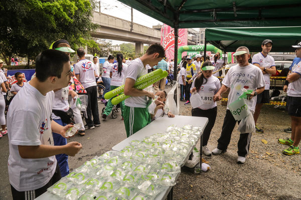Carrera Corre por Amor
Carrera Corre por Amor
Fecha: Marzo 15 de 2015
Para descargar esta fotografía en alta resolución, haga clic sobre la imagen hasta que la misma se despliegue en la pantalla completa; luego dé clic derecho y elija la opción "guardar imagen como". 
En caso de publicación por cualquier medio, solicitamos acompañarla del crédito: "Foto EPM"
Palabras clave: Carrera Corre Amor