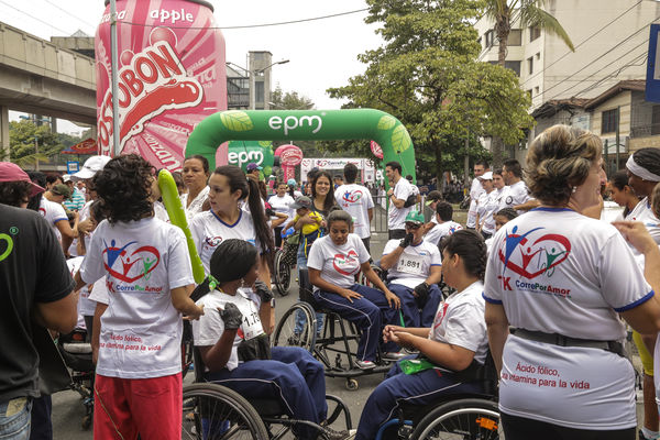 Carrera Corre por Amor
Carrera Corre por Amor
Fecha: Marzo 15 de 2015
Para descargar esta fotografía en alta resolución, haga clic sobre la imagen hasta que la misma se despliegue en la pantalla completa; luego dé clic derecho y elija la opción "guardar imagen como". 
En caso de publicación por cualquier medio, solicitamos acompañarla del crédito: "Foto EPM"
Palabras clave: Carrera Corre Amor